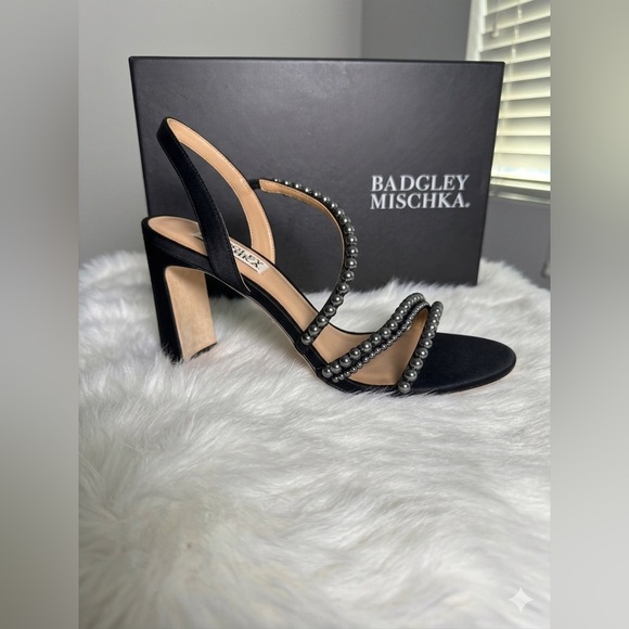 NWT-Badgley Mischka Women's Amora Pearl Strap Block Heels- Box Has Damage - Picture 2 of 6